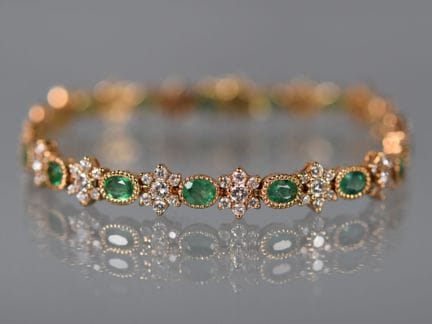 BRACELET souple en or jaune à maillons ovales sert
