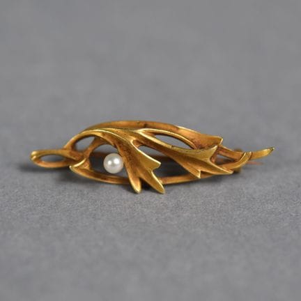 BROCHE aus Gelb- und Roségold mit Akanthusblatt-Mo
