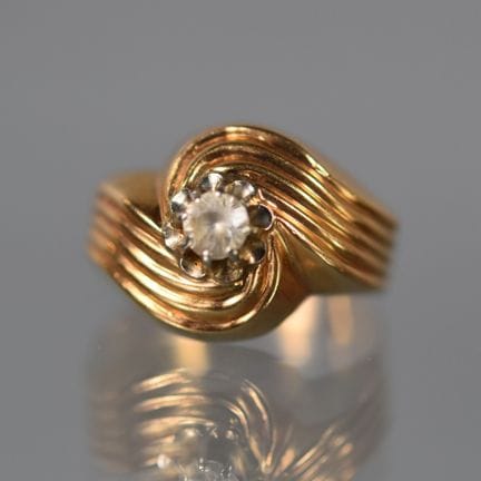 BAGUE tourbillon en or jaune et or gris sertie d'u