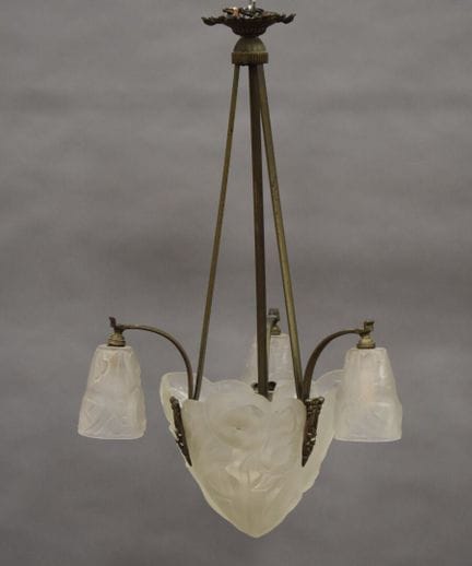 DEGUE
Lustre à trois bras de lumières en métal à d