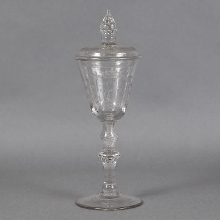 VASO de tallo largo con cubierta, de cristal graba