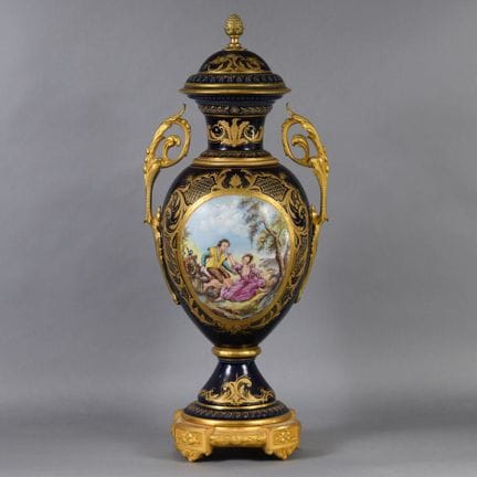MANUFACTURA DE SEVRES, Al estilo de la
Importante 