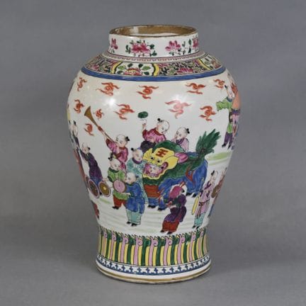 CHINA
Gran jarrón de porcelana con una rica decora