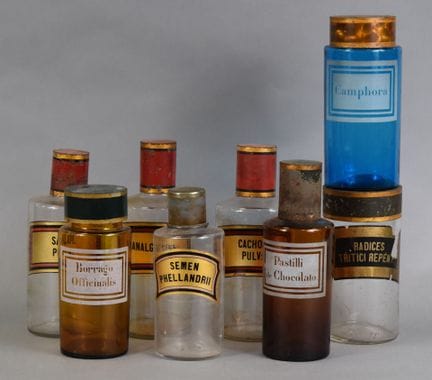 OCHO FRASCOS DE FARMACIA de cristal transparente, 