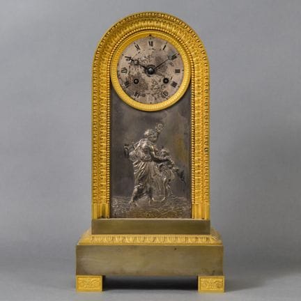 RELOJ de pie con base de bronce cincelado, dorado,