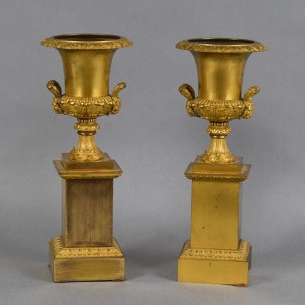 PAR de CASSOLETTES de bronce dorado y cincelado, f