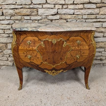 ELEGANTE CÓMODA de madera chapada con marquetería,