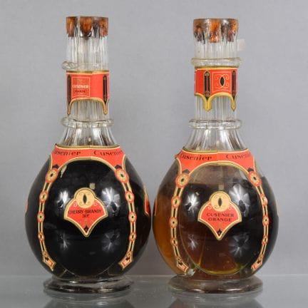 2瓶CUSENIER“四种利口酒”：1瓶含黑刺李/橙子/米拉贝尔李/菲纳香槟，1瓶含樱桃白兰地/橙子