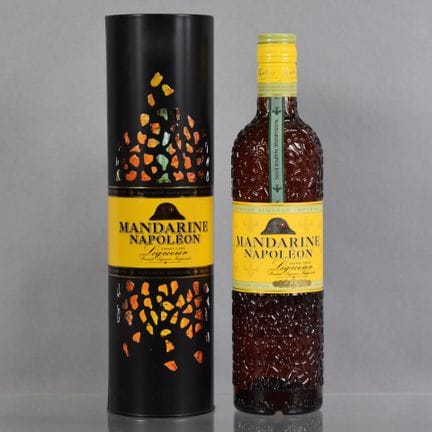 1 瓶“GRANDE LIQUEUR IMPERIALE”曼达林·拿破仑利口酒（70cl），附礼盒。