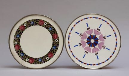 CERÁMICA CON DECORACIÓN PINTADA A PINCEL, década d