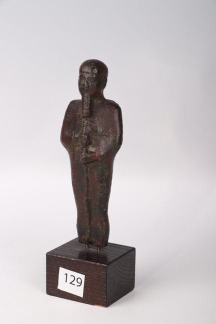 Statuette, die den Gott Path darstellt, der aufrec