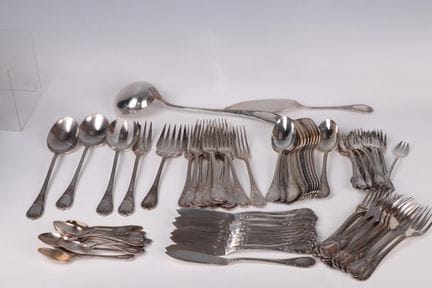 CHRISTOFLE 
79-teiliges Besteckset aus versilberte