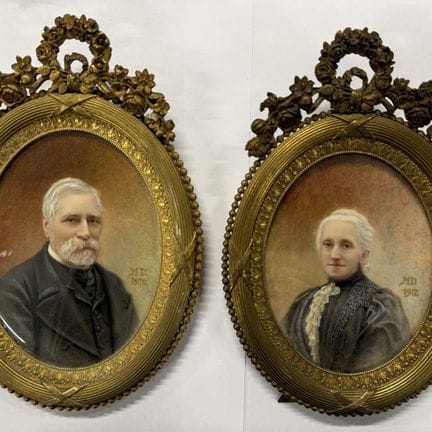 Coppia di ritratti in miniatura di forma ovale, fi