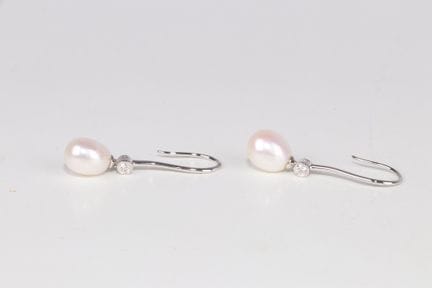 ORECCHINI IN ORO GRIGIO DA 4,2 GR CON PERLE DA 11
