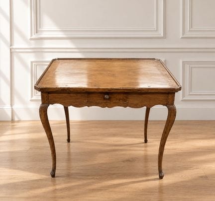 Petite table "cabaret " en bois fruitier, le plate