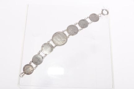 SOUVENIR
Bracciale in argento con 7 monete d’epoca