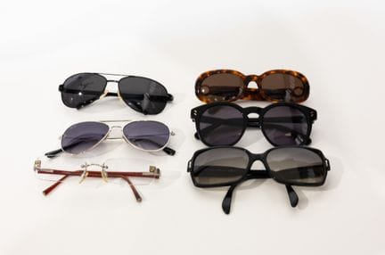 CHANEL
1 paire de lunettes de vue 
CARTIER
1 paire