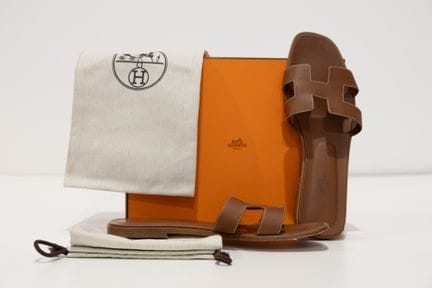 HERMES
1 paire de sandales femme Oran veau box gol