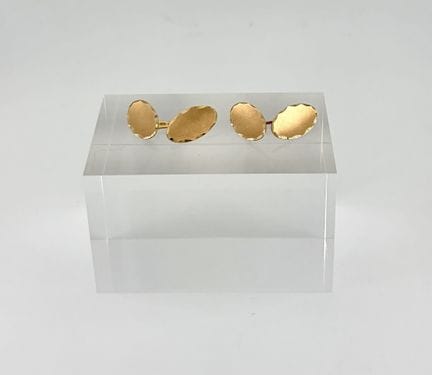 一对18K黄金（750/1000）袖扣
重量：9.6克
按现状出售