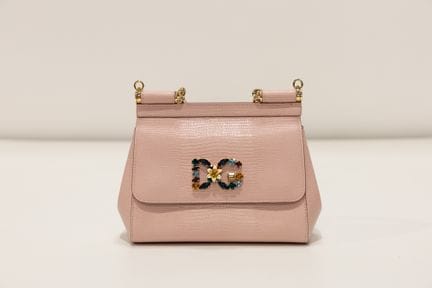 DOLCE et GABANNA
Sac à main en veau grainé rose, d