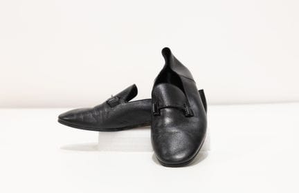 HERMES
1 paire de mocassins en cuir souple noir, t