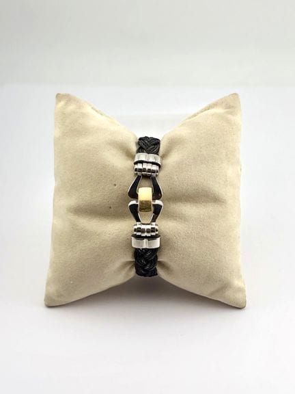 Bracelet à décor de crin de cheval tressé retenu p