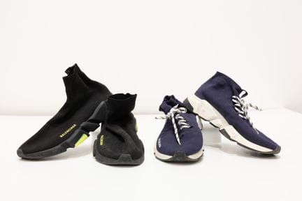 BALENCIAGA
1 paire de sneakers montantes en tissu 