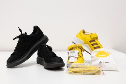 ALEXANDER MC QUEEN
1 paire de baskets en veau velo