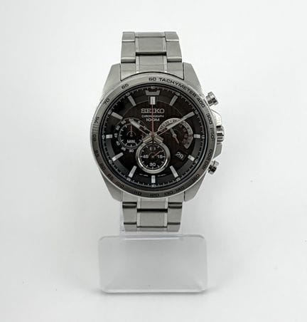 SEIKO
Montre chronographe en acier, cadran à tripl