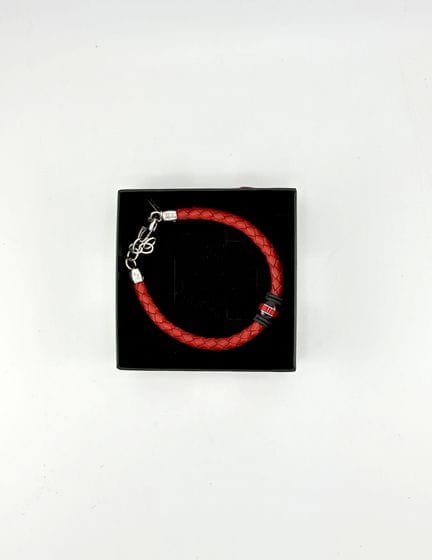 LOTUS
Bracelet en métal en cuir et sa boîte
Vendu 