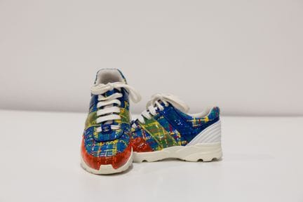CHANEL
1 paire de baskets en tweed multicolore, ta