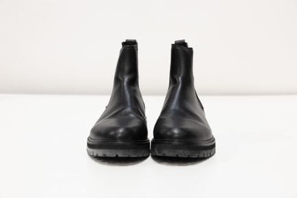 THE KOOPLES
1 paire de boots montantes en cuir noi