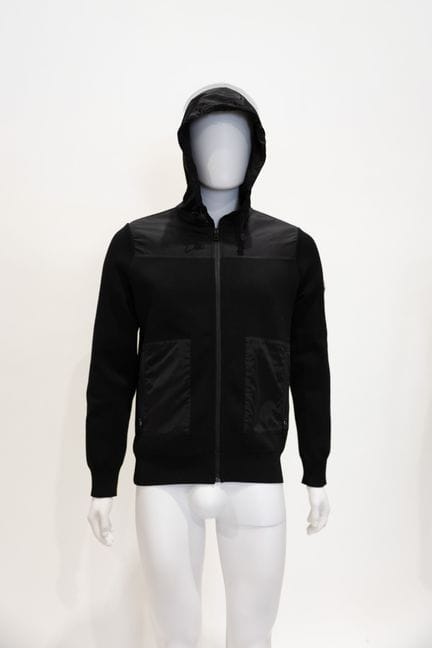 MONCLER
Veste noire à capuche - Taille S - Bon éta