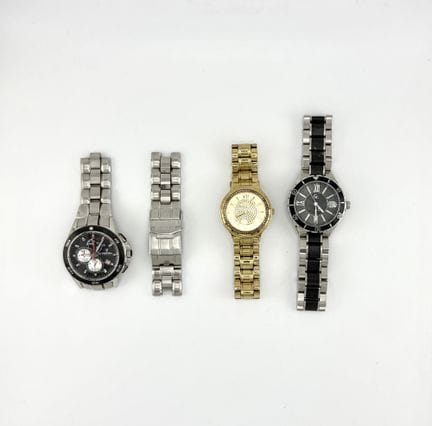 一套金属手表，包括：
- FESTINA 手表（表带断裂）
- GUESS 金色金属手表
- GC 