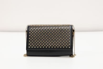 LOUBOUTIN
Sac bandoulière en cuir noir partielleme