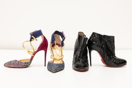 LOUBOUTIN
1 paire de bottines en serpent vernis no
