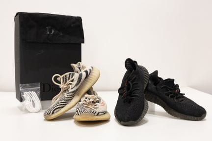 ADIDAS 
2 paires de sneakers 42,5 et 43,5, état d'