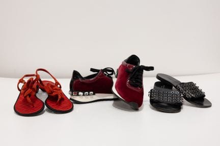 CASADEI
1 paire de baskets en velours bordeaux, ta