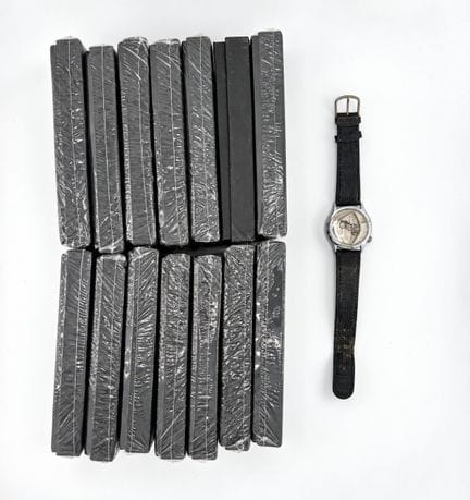 套装包含：
- 14只金属怀表，附带THE HERITAGE COLLECTION原装表盒
- TA