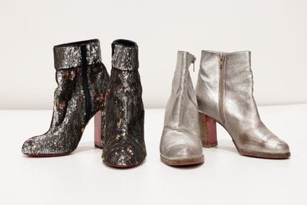 LOUBOUTIN
1 paire de bottines à sequins multicolor