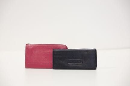 LONGCHAMP
Compagnon en cuir grainé rose, doublure 