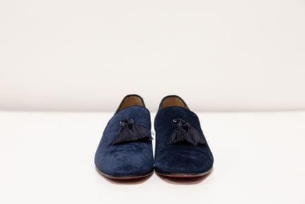 LOUBOUTIN
1 paire de mocassins en veau velours ble