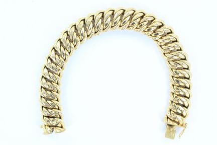 Armband aus 18 Karat Gelbgold mit gerandetem Glied