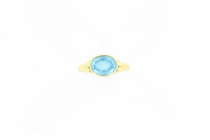 Ring aus Gelbgold, verziert mit einem ovalen blaue