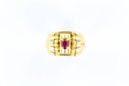 18K yellow gold ring with a ribbed design, set wit