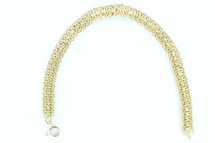 Bracelet en or jaune 18 K à maille losange. Long. 