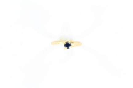 Bague en or jaune 18 K ornée d'un saphir (diam. : 