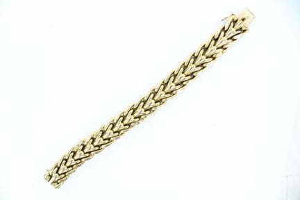 18K yellow gold link bracelet. Length: 20
64.1 g