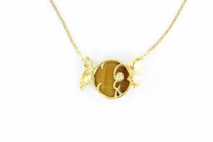 Collier en or jaune 18 K avec motif central représ