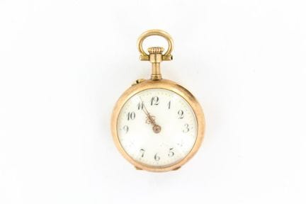 Montre de col avec cuvette en or jaune 18 K. Le do